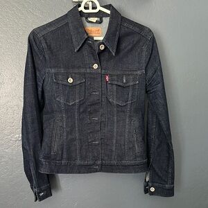 Levi's Women's dark stretch Denim Jacket - Dark Blue